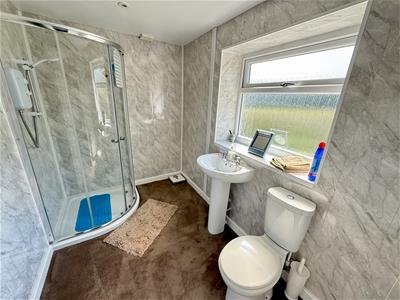 EN-SUITE SHOWER ROOM